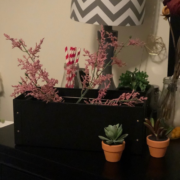 Magnolia Farms flower vase - Picture 1 of 6